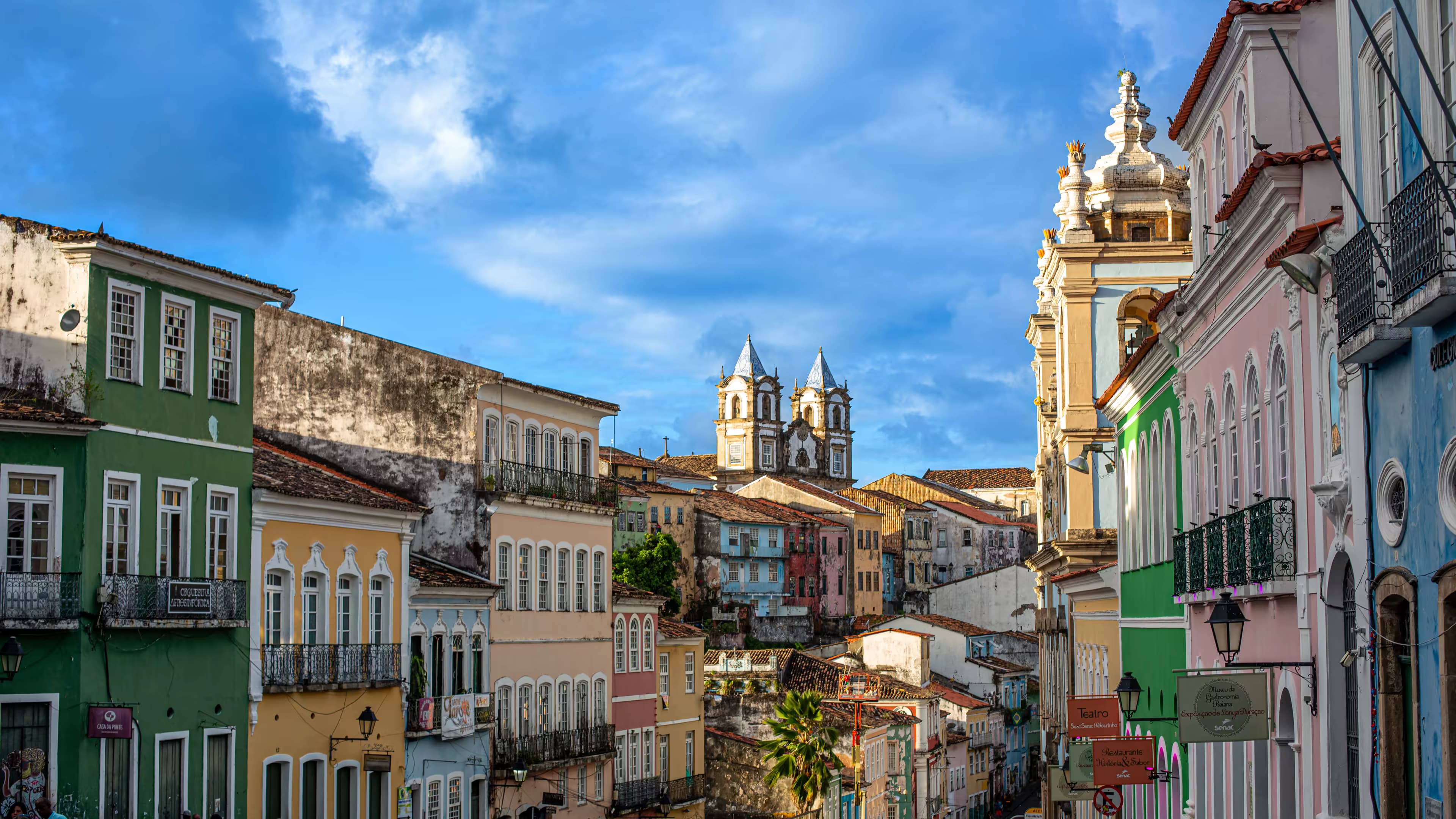 Façades colorées du centre historique de Salvador de Bahia.