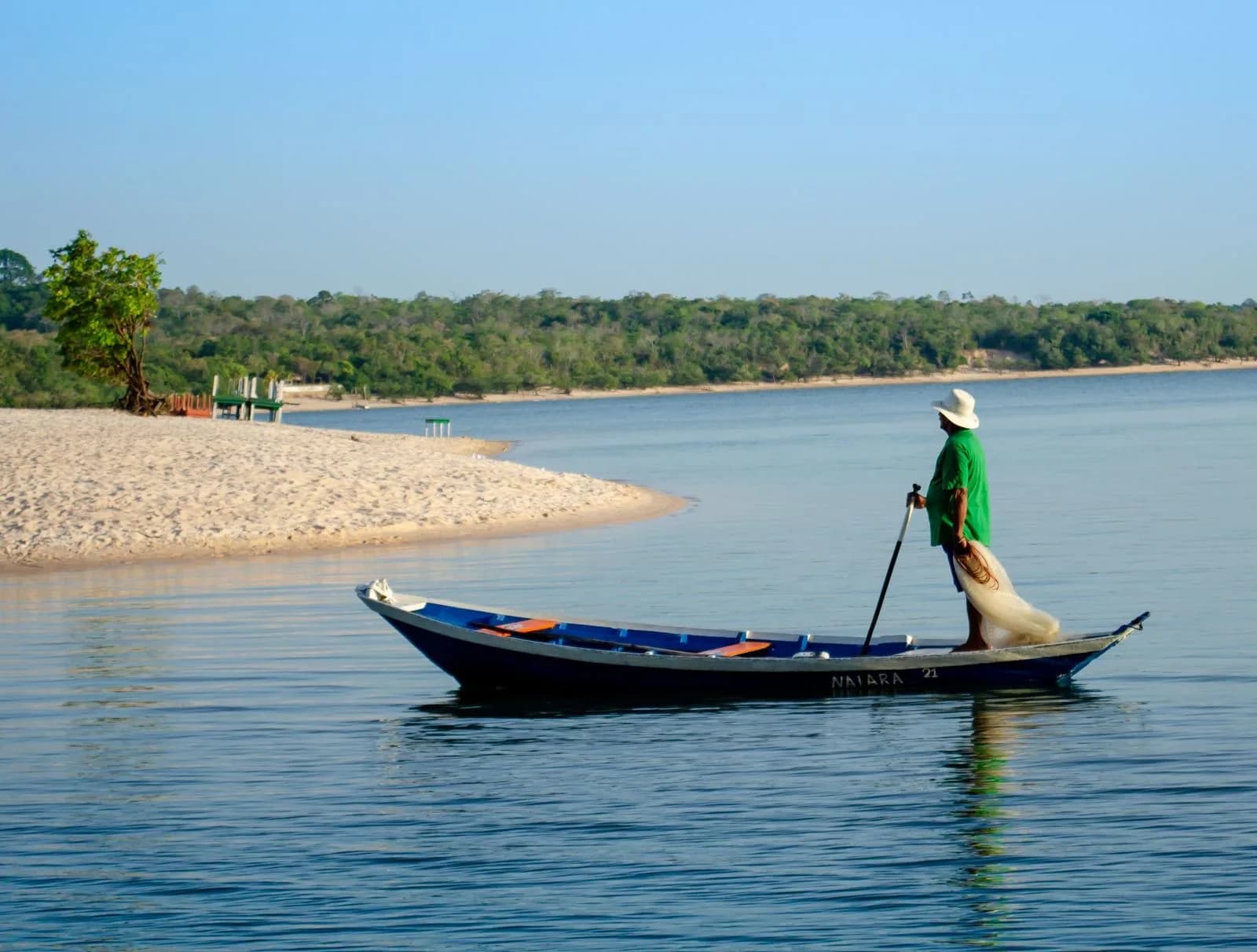 Pirogue sur le fleuve Tapajós, près d’Alter do Chão.