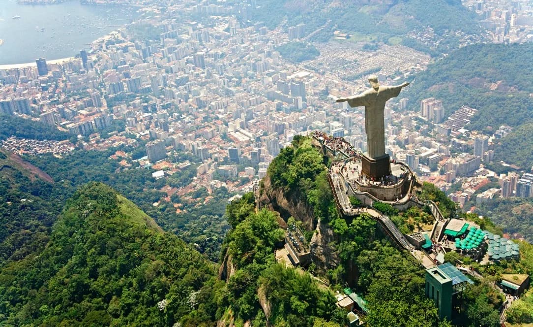 Christ Rédempteur dominant Rio de Janeiro.
